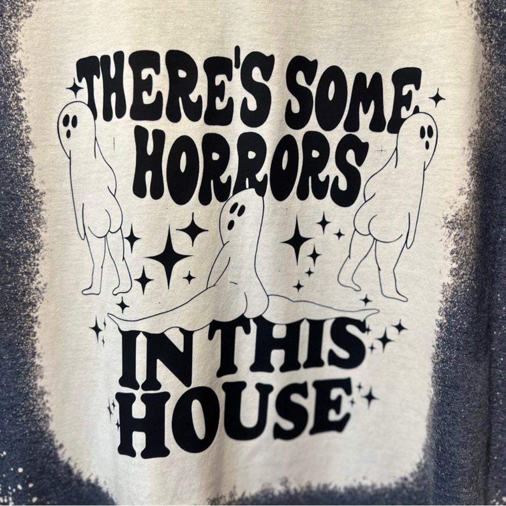 “There’s some horrors in this house” gilden SOFT style large t shirt. Brand new.